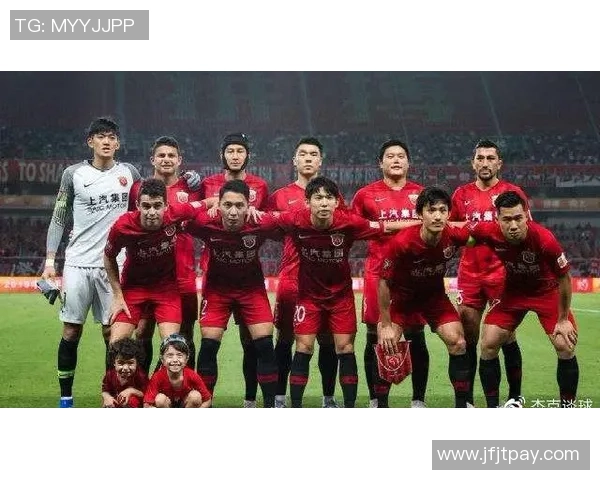 中超联赛精彩对决重庆斯威迎战强敌上海上港全力争胜 中超联赛精彩对决重庆斯威迎战强敌上海上港全力争胜