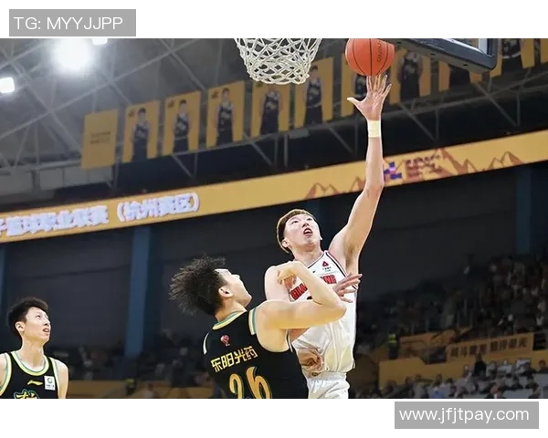 中国男篮在与尼日利亚的激烈对抗中第4节逆转的精彩瞬间回顾 中国男篮在与尼日利亚的激烈对抗中第4节逆转的精彩瞬间回顾